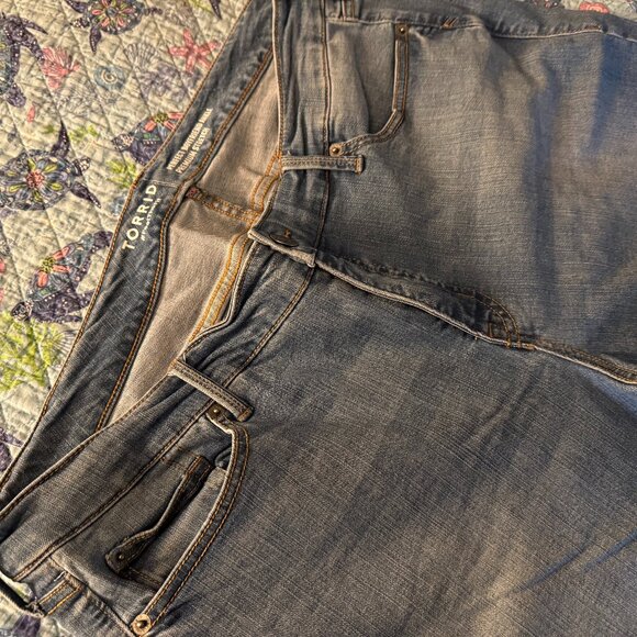 TORRID  Perfect Boyfriend Ankle Premium Stretch Jeand - Picture 3 of 5